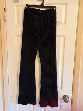 Ribbed Wide-Leg Knit Pants in Black